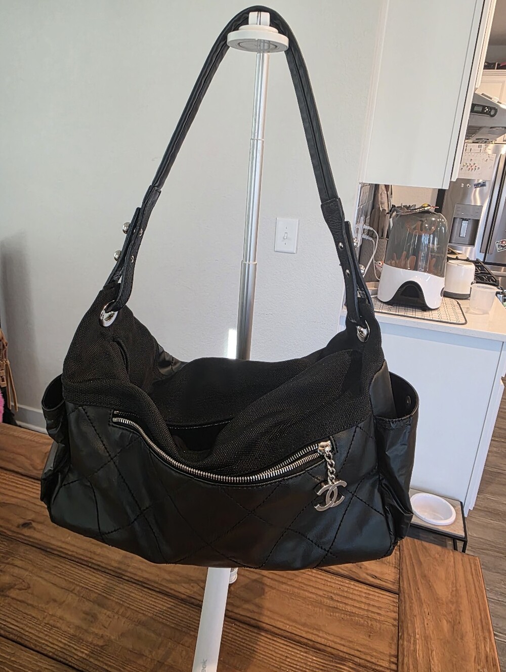 CHANEL Black Quilted Leather Shoulder Bag with CC Charm